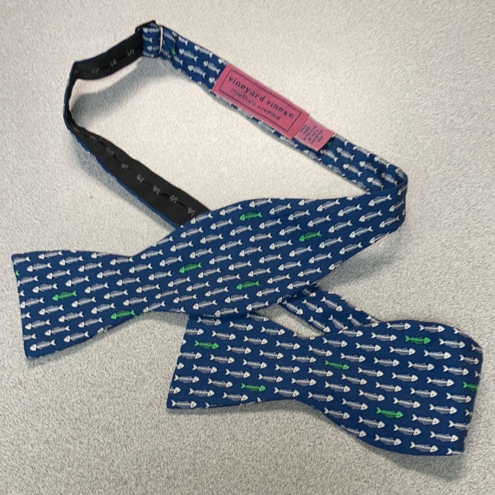 Vineyard Vines fish bone bow tie